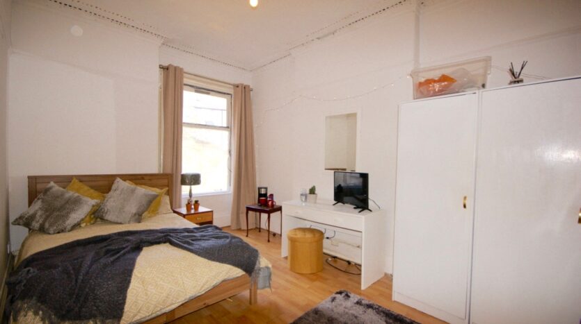 7 Bed Semi-Detached House, Hartington Road, L8