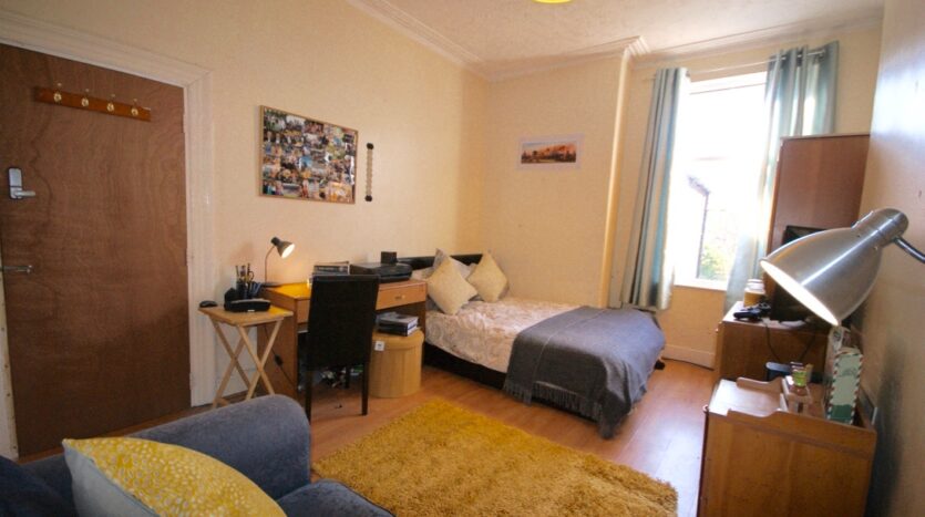 7 Bed Semi-Detached House, Hartington Road, L8