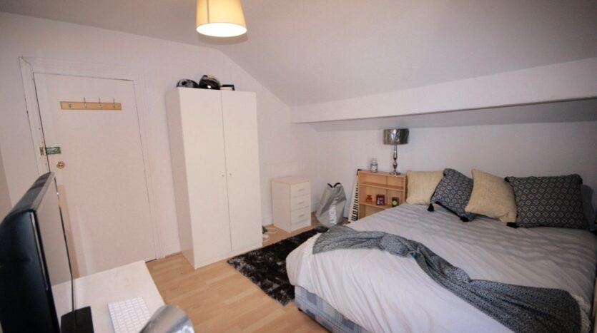 7 Bed Semi-Detached House, Hartington Road, L8