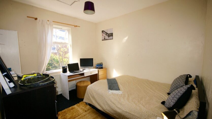 7 Bed Semi-Detached House, Hartington Road, L8