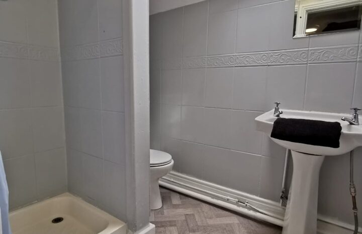 7 Bed Semi-Detached House, Hartington Road, L8
