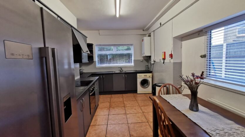 7 Bed Semi-Detached House, Hartington Road, L8