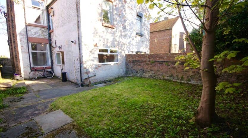 7 Bed Semi-Detached House, Hartington Road, L8